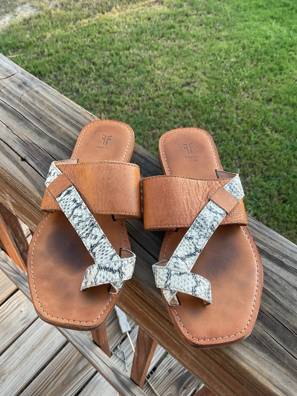 Frye Felix Leather Band Camel Tan Multi Color Thong Sandals Size 7.5